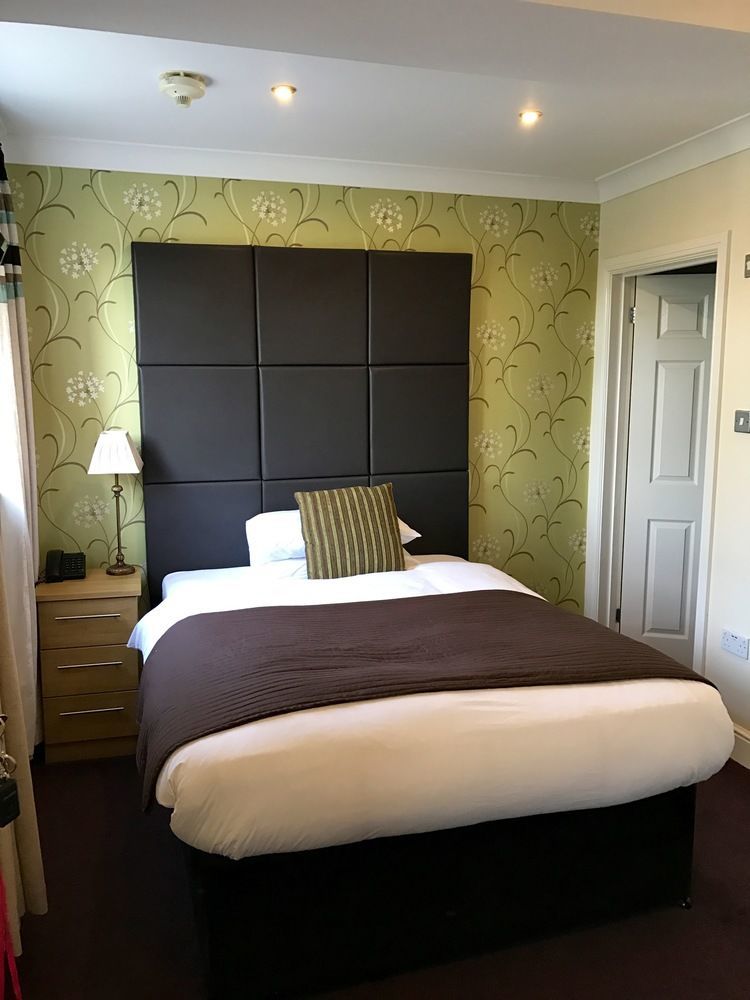 Elizabeth House Hotel Брэкнэлл Экстерьер фото